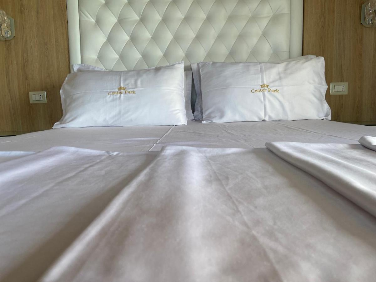Center Park Hotel เวลิโปเยอ ภายนอก รูปภาพ