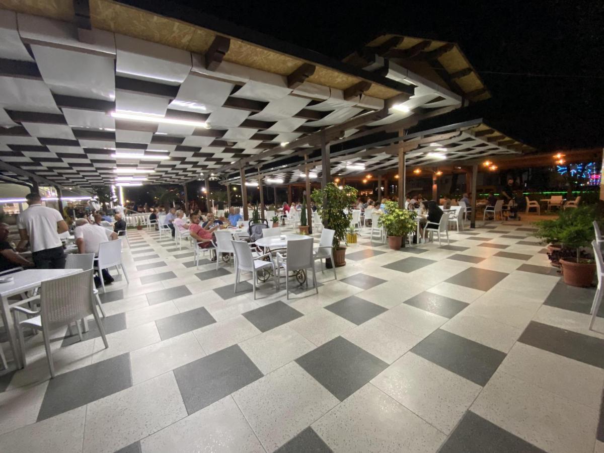 Center Park Hotel เวลิโปเยอ ภายนอก รูปภาพ