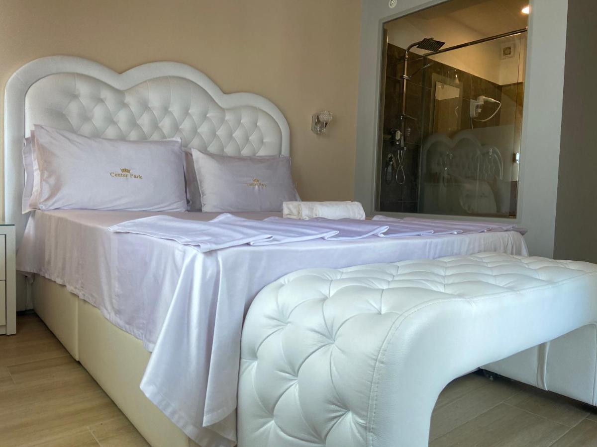 Center Park Hotel เวลิโปเยอ ภายนอก รูปภาพ